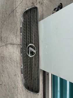 Lexus IS300 OEM Grill