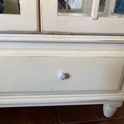 Traditional/Cottage Hutch