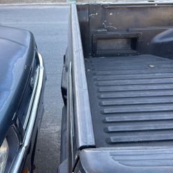 2005-2015 Toyota Tacoma Tailgate Molding
