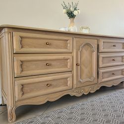 Stunning Drexel French Country 9 Drawer Dresser