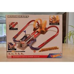 Hot Wheels Mario Kart Bowser's Castle Chaos Modular Track & Figure
