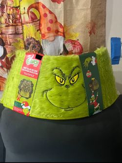 Grinch’s Furry Collar Tree Skirt