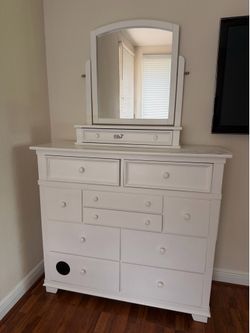 Dresser vanity