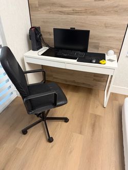 Desk &chair
