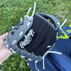 Tee ball glove