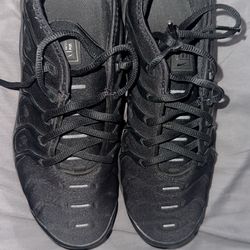 Black Nike vapor maxes 8.5