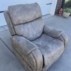 Power Mobility VivaLift Atlas Plus 2 Power Lift Recliner