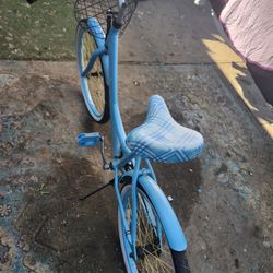 BIKE   KENT  ALUMINUM  CLASSIC 24INCH  VERY GOOD TIRES AND NEW TUBES WORK PERFECT EVERYTHING IS GOOD 