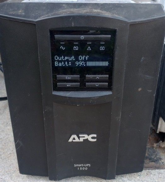 APC SMART UPS MODEL 1500 LIKE NEW