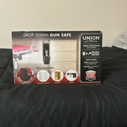 Black Union Safe Company Drop Down Gun Safe (Untouched)