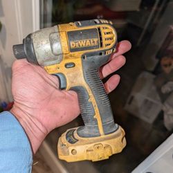 DeWalt Impact Driver Drill 18V Power Tool DCF826 Without Battery Works Well 1/4"