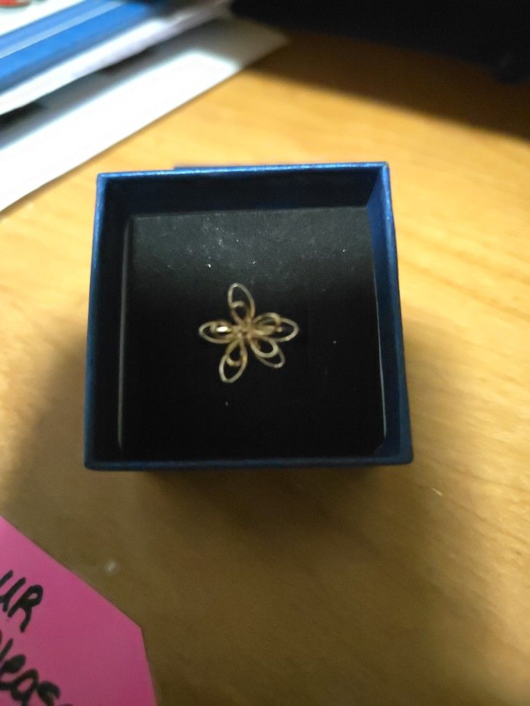 Size 6 Gold Flower Ring