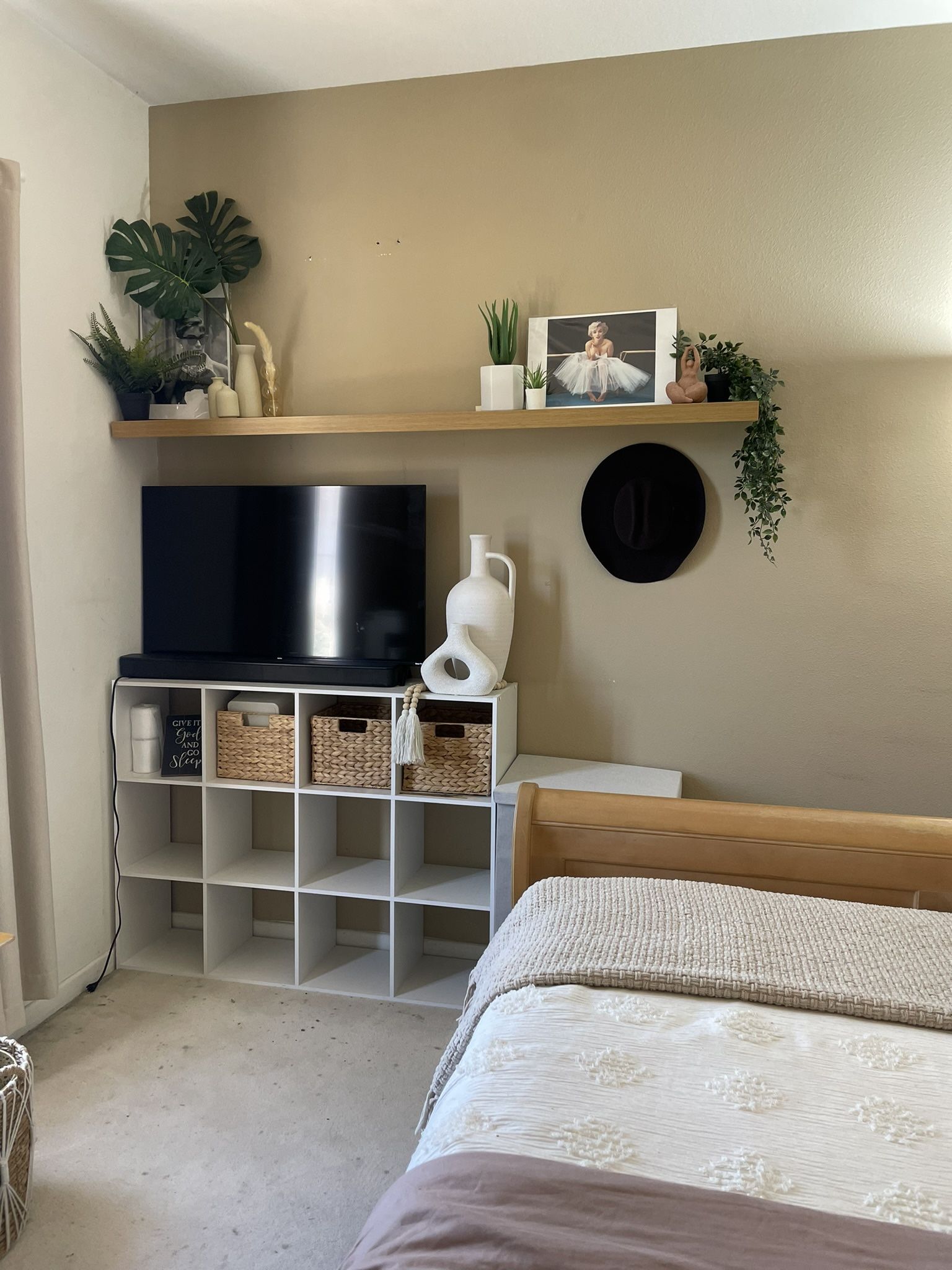Roku Tv 32” /  8 Months Used 