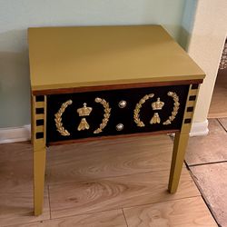 Bee Table 