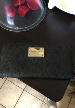 Micheal Kors wallet