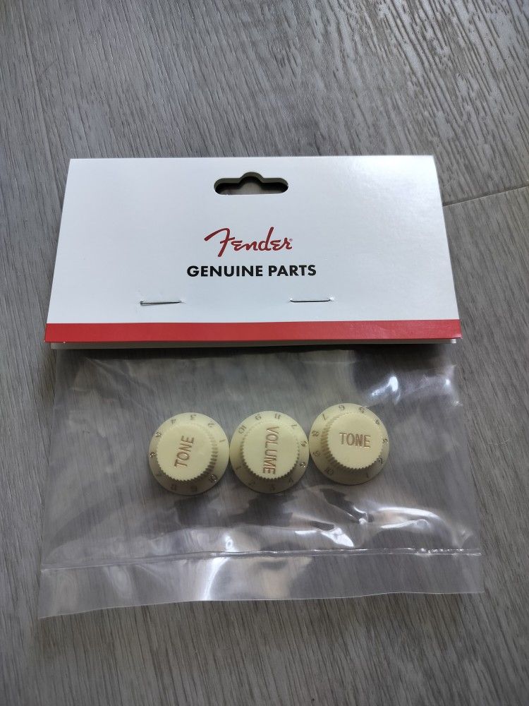 Fender Stratocaster Aged White Knobs