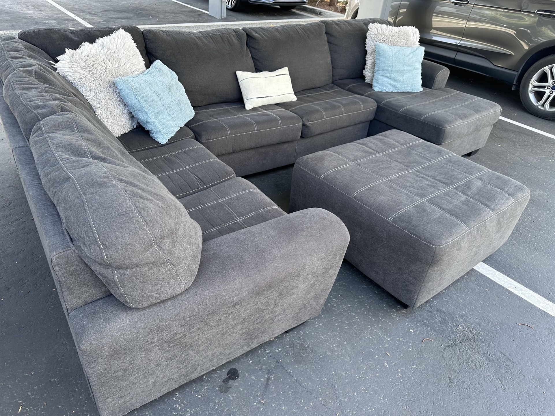 Beautiful Grey Sectional Couch With Ottoman