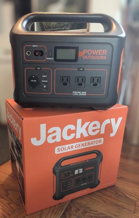 NEW! JACKERY EXPLORER 880 SOLAR/ELECTRIC GENERATOR