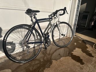 Novarra Strada Road Bike – Shimano 105 Components – Carbon Fork