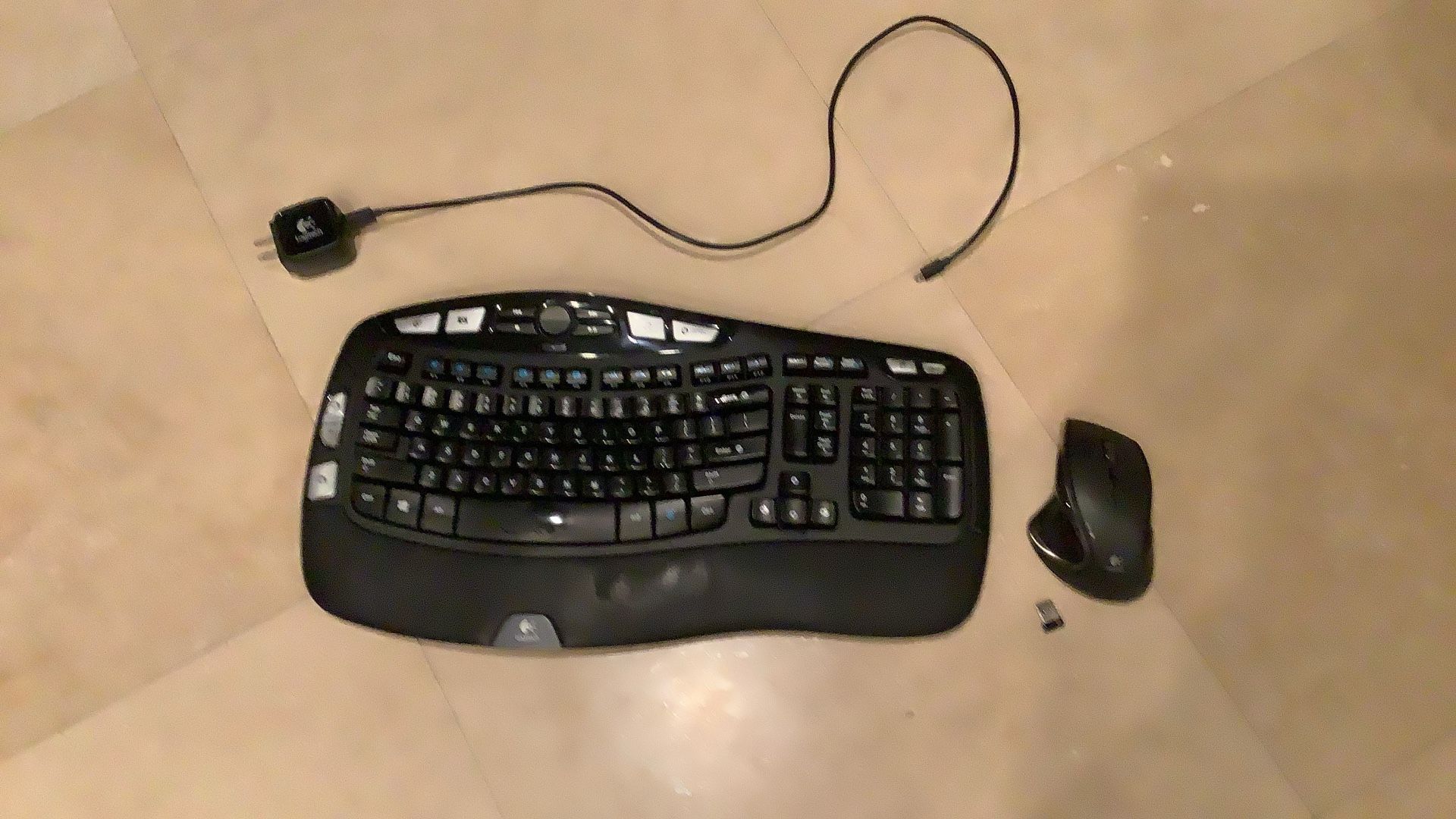 Logitech Wireless  Keyboard And Mouse 