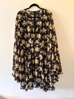 Boohoo Plus US 22 Black Yellow Floral Cape Sleeve Skater Dress NWOT