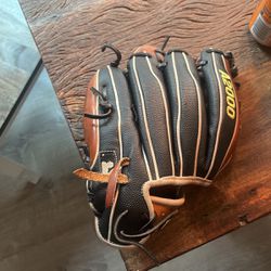 A2000 Wilson baseball glove