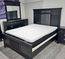 New Queen Frame no Box / Mattress