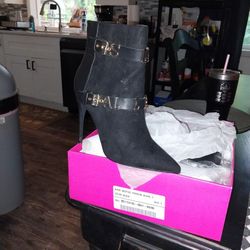 Shoedazzle Slay All Day Sexy Stelleto Side Zip Black Boot. Size 9