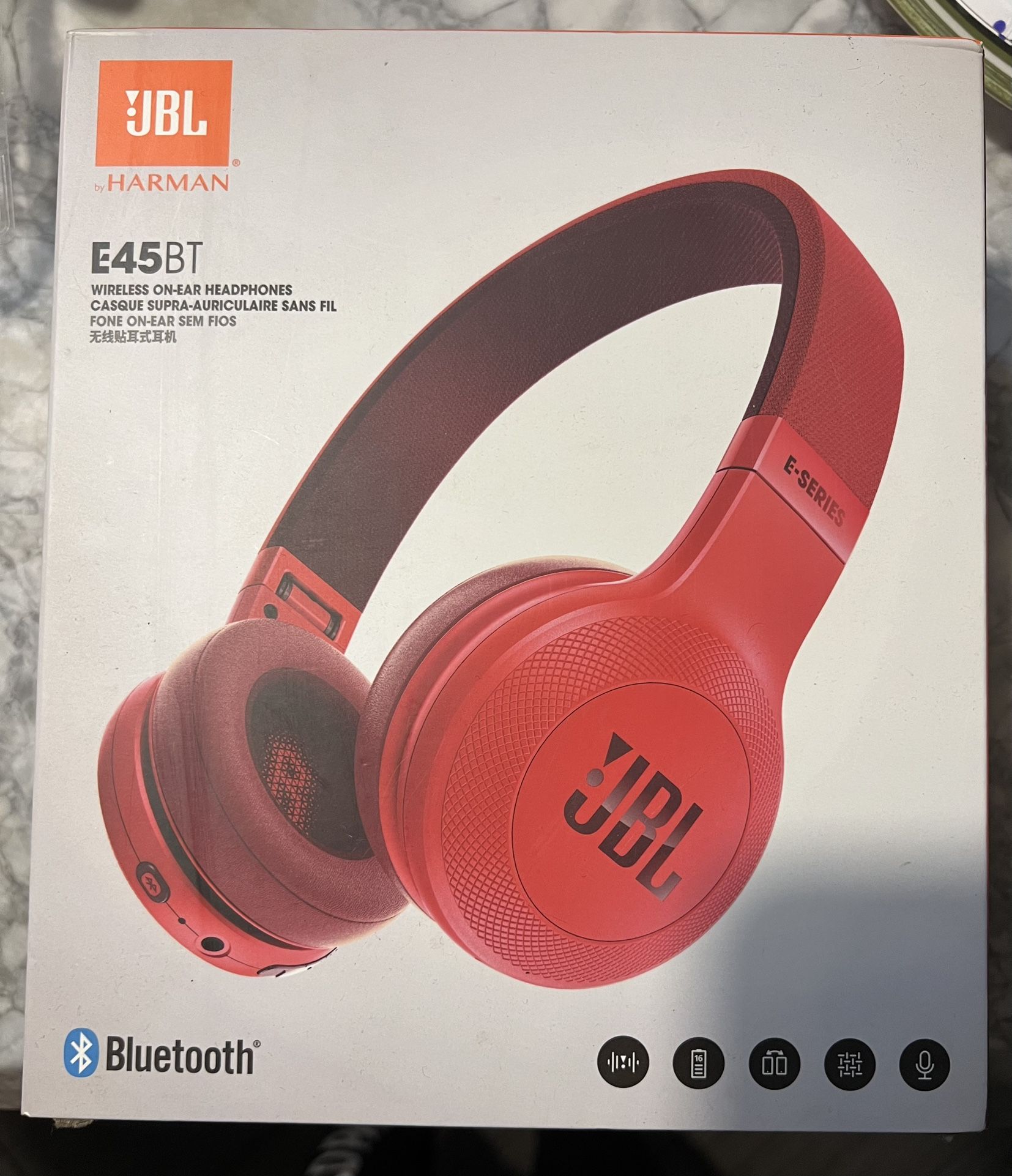 JBL Wireless headphones 