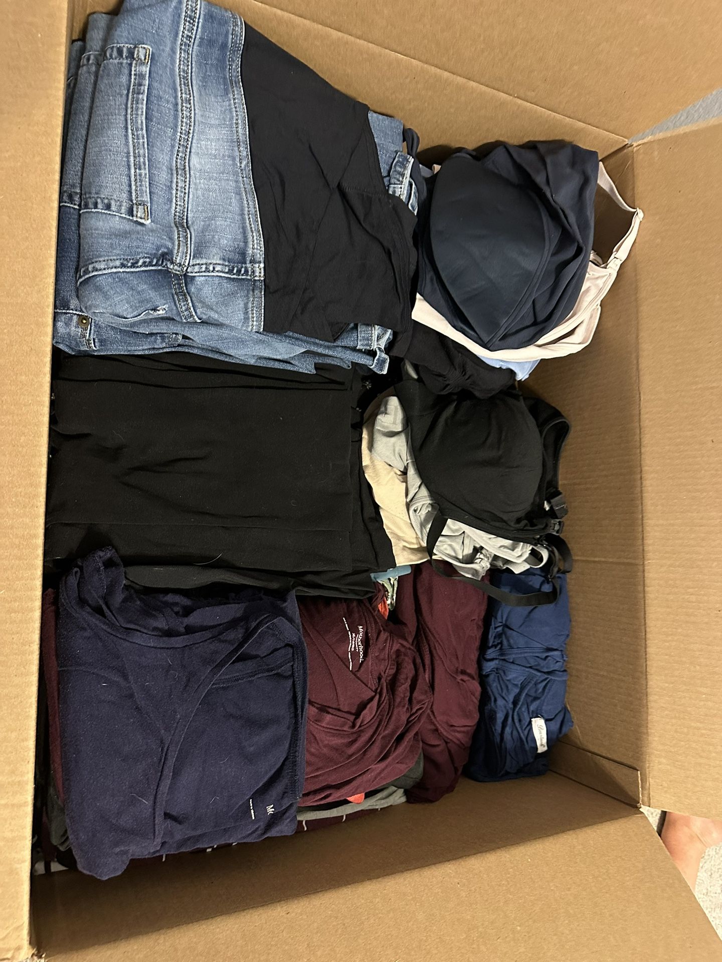 Maternity Clothes Sizes XL 12-16