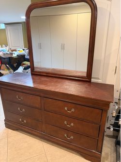 Dresser