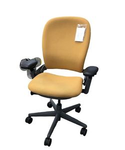 🪑 Steelcase Leap V1 Chair – Yellow Fabric / Black Frame – FLOOR MODEL DEAL 🪑