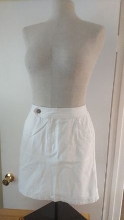 Lizwear white denim pencil skirt, size 4 $12