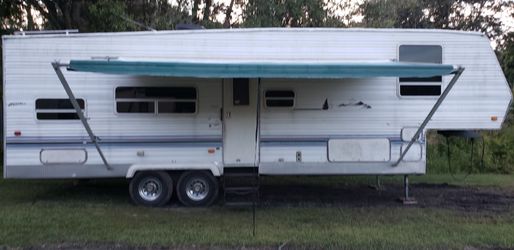 2003 32 Ft Toy Hauler Sierra 5th Wheel New Frig New Ac Tires OkTIRES Ok