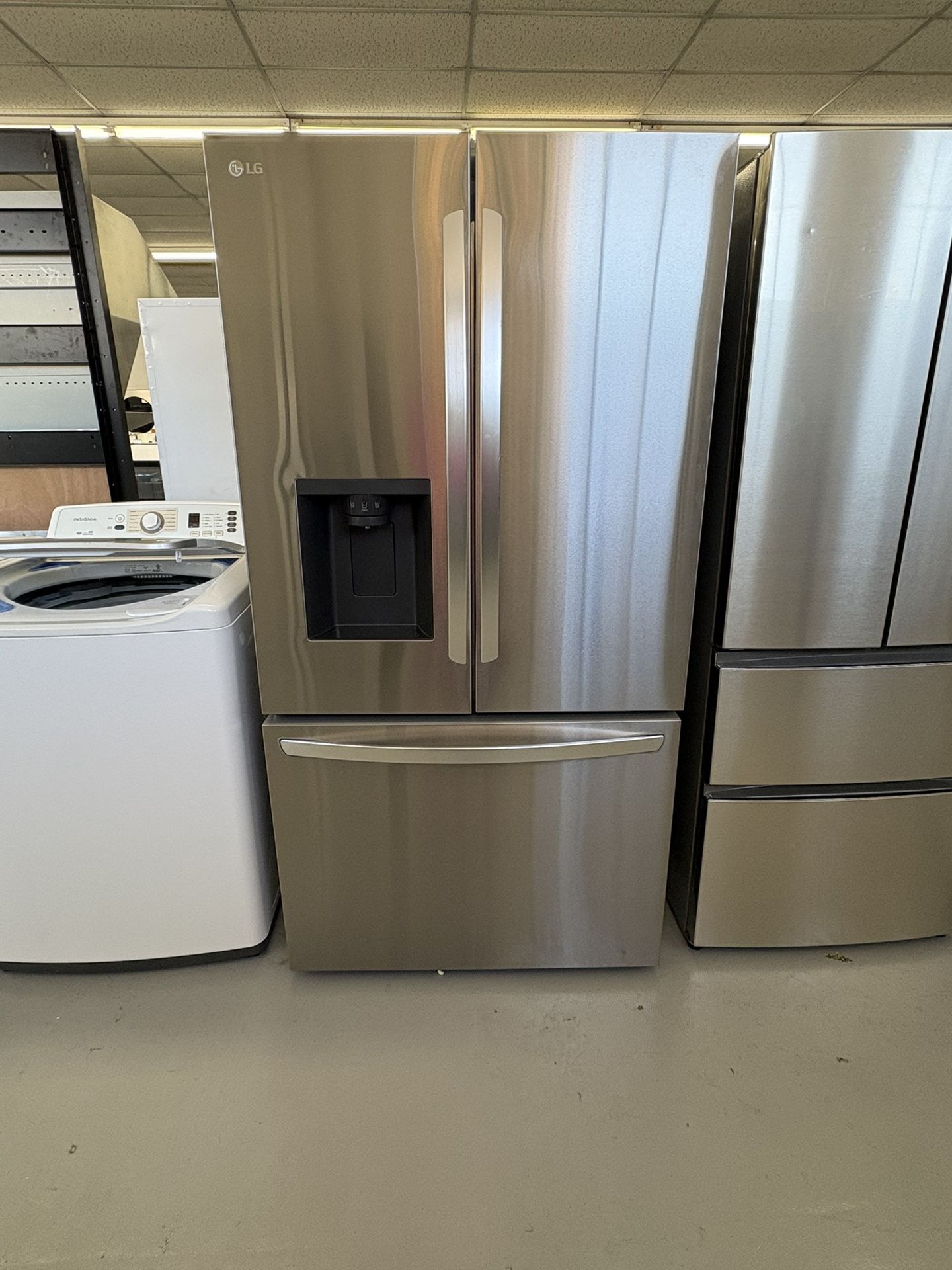 LG 36” 26 Cu Ft Refrigerator/ No Ice Maker/ Scratch And Dent / 1 Years Warranty