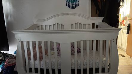 Baby crib no mattress  free