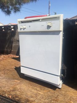 Dishwasher ge white color