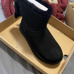 Brand New Uggs Size 7 