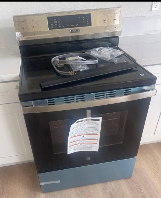 Brand New GE 30" 5-Burned Smart Electric Range, Stainless steel