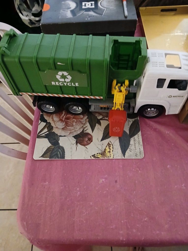 Recyling/ Trash Truck Toy
