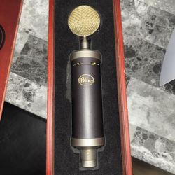 Blue Microphone Baby Bottle XLRCardioid Condenser Microphone for Recording, Streaming, Podcasting, Gaming, Mic with Large Diaphragm Cardioid Capsule, 