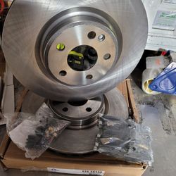 Mercedes Benz Brakes B250 B250e CLA250 GLA250 Front Rotors Plus Performance Low Dust Pads  CENTRIC PARTS 