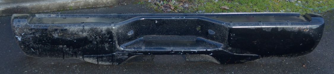 USED REF#M170 || 1999-2000 GMC YUKON DENALI || REAR METAL BUMPER COVER ONLY