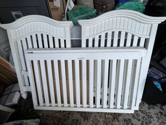 Baby Italia White Crib, Model -Eastside