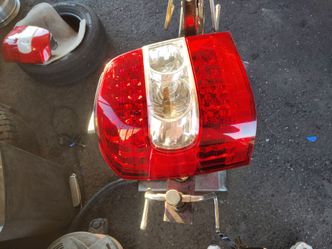 2006 Toyota Highlander taillight driver side left tail light lens