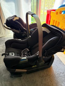 NUNA BEAUTIFUL CAR SEAT.