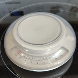 Oxo Kitchen Food Scale Doesn't Need Batteries