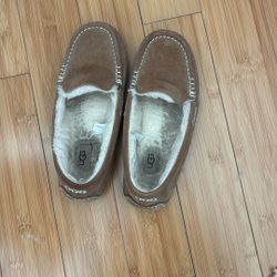 UGG Ansley Slippers (women’s 8)