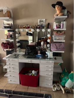 Usado mueble para maquillaje