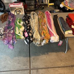 🥶 ITS COLD OUTSIDE 🧣 LOT OF 27 SCARFS FOR THE PRICE OF 1 🤯 